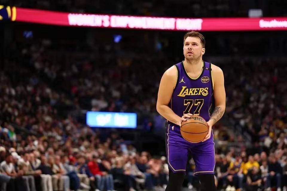 东契奇赛事官方发布赛况扑朔迷离新规，篮网争议不断！